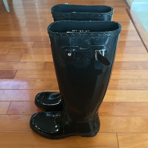 Hunter black tall boots size 8 - Picture 2 of 5